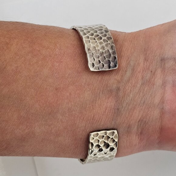 Silpada 925 Sterling Silver Hammered Textured Cuff Bracelet B0851 Retired 1/2 " - Picture 13 of 13